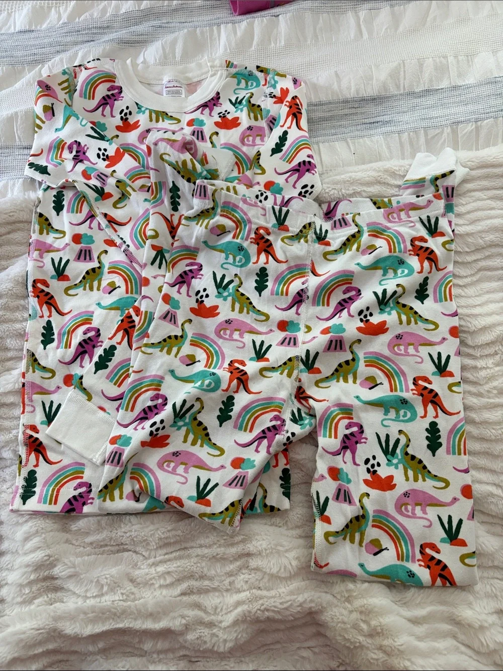 Hanna Andersson White Pajama Set with Rainbow & Multicolor Dinosaurs